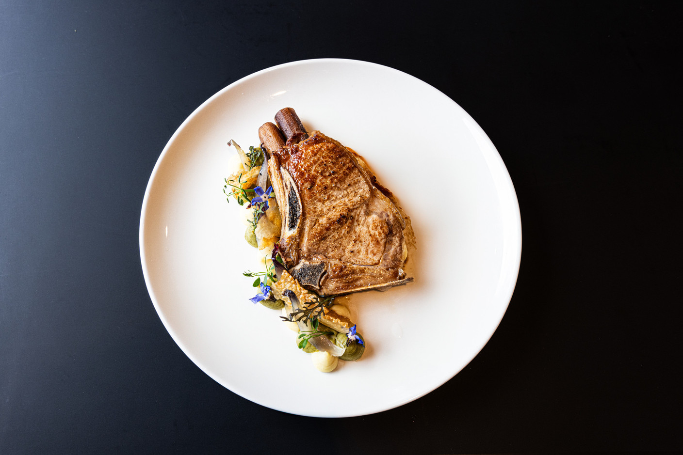 Chef Jean-Charles Albert's dishes are prepared using local ingredients from short distribution circuits.  (Photo: Marie Russillo/Maison Moderne)