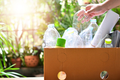 Pour réduire le plastique dans les poubelles, dans les écoles, au bureau ou au restaurant, Eco Drive a de nombreuses petites idées. (Photo: Shutterstock)