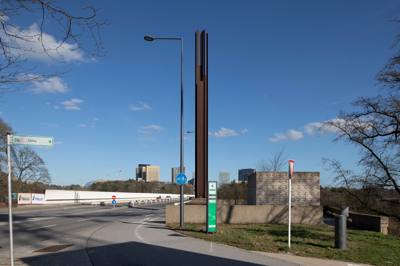 The Robert Schuman monument is situated between the Red Bridge and the Place du Glacis, geographically close to Clausen, the district where Robert Schuman was born. (Photo: Guy Wolff/Maison Moderne)