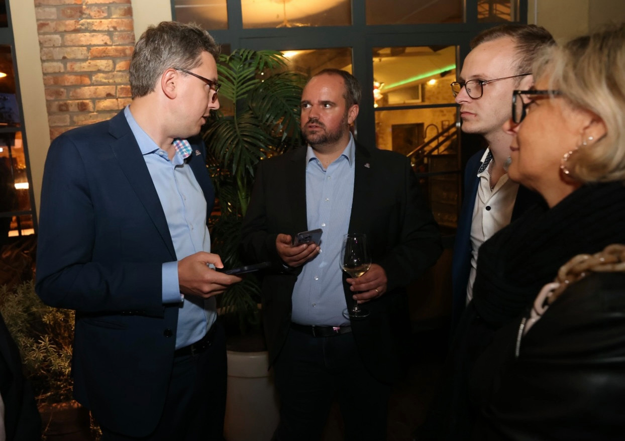 Dans la tourmente, les deux figures emblématiques du parti pirate, Sven Clement et Marc Goergen, se regardent en chiens de faïence. (Photo: Guy Wolff/Maison Moderne/Archives)