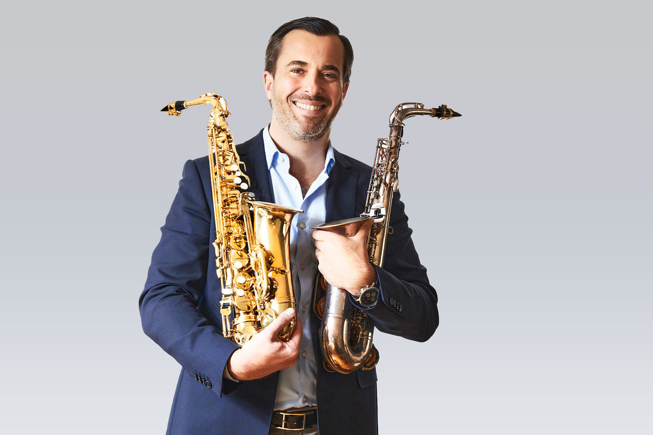 Jean-Pierre Schmit est très attaché à ses saxophones. (Photo: Andrés Lejona/Maison Moderne)