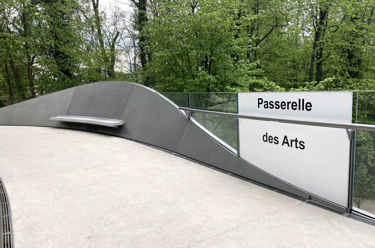 La nouvelle passerelle permet aux piétons et cyclistes de rejoindre plus directement le Mudam depuis l’avenue Kennedy. (Photo: Paperjam.lu)