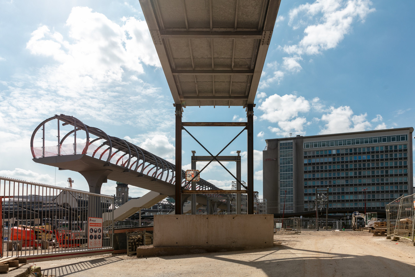 Les CFL ne précisent pas le budget de la seule passerelle, englobé dans celui de 171 millions d’euros pour le projet d’extension de la gare de Luxembourg. (Photo: Romain Gamba/Maison Moderne)