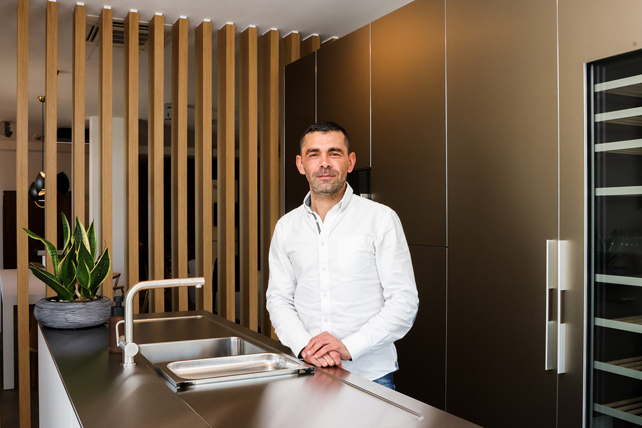 Renaud Sara, managing director and interior designer at bulthaup Espace Luxembourg  Eva Krins Maison Moderne