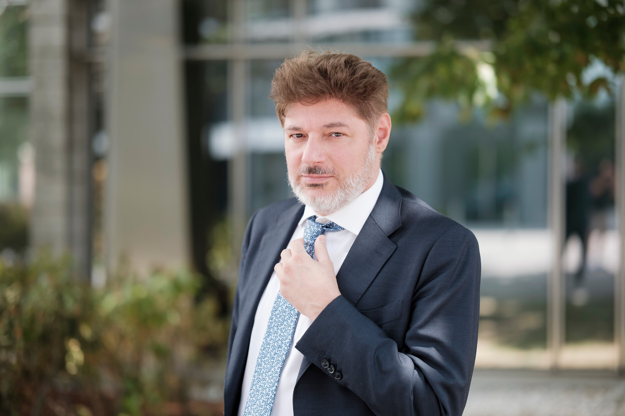 Forced sales can also create spillovers that affect fundamentally sound funds with similar holdings. A distressed fund’s asset sales may depress observable market prices, affect valuations across comparable portfolios and trigger withdrawals from similar vehicles. Photo: Jan Hanrion / PAPERJAM