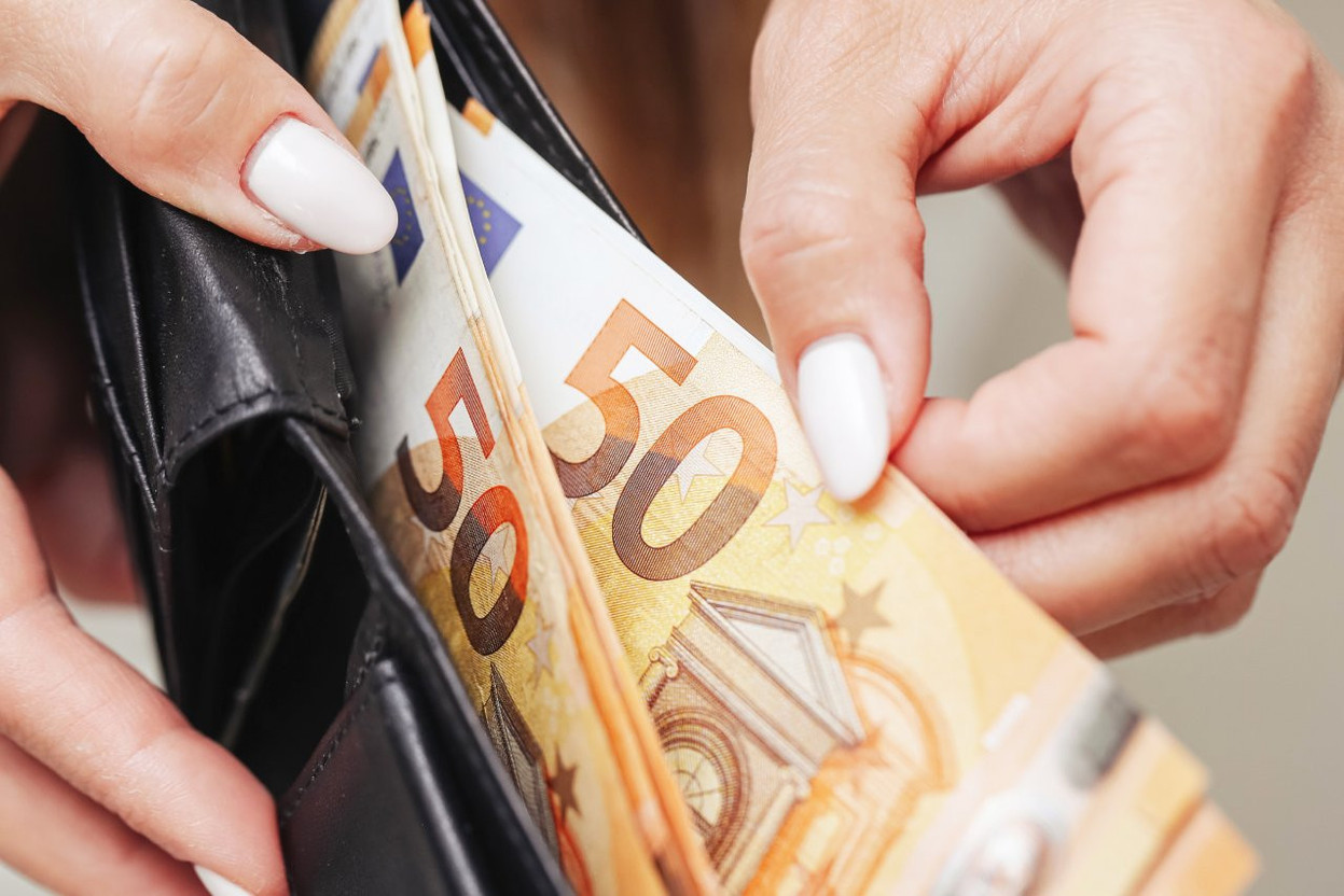 When significant differences in pay are observed within the same job category, the company will have to be able to justify them. (Photo: Shutterstock)
