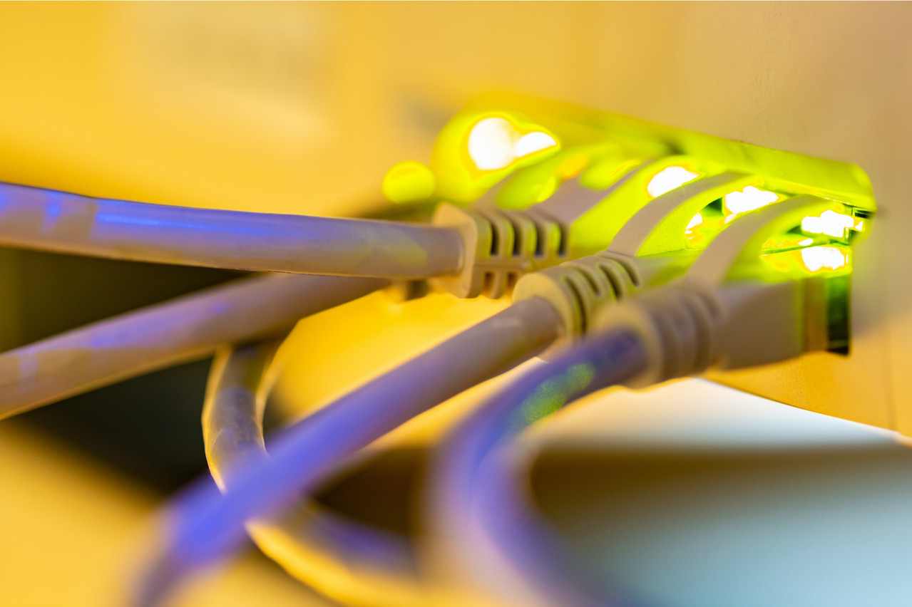 L’installation de la fibre optique devient de plus en plus compliquée au fur et à mesure que l’opérateur tente de gagner des pourcentages dans des zones moins accessibles. (Photo: Shutterstock)