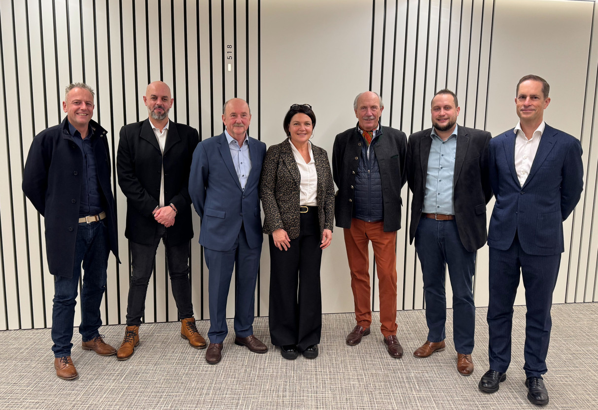 Patrick Beckius, Raphaël Gilson, Pit Welter, Catherine Heinrichs, Hubert Clasen, Steve Gereke and Manuel Baldauff, on the occasion of the smooth transition of a company that is almost a hundred years old. Photo: Peintures Robin