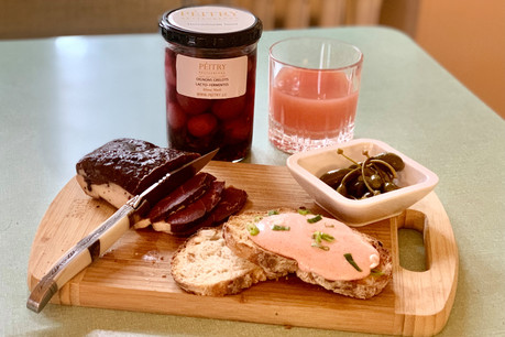 Magret de canard fumé, tarama, pickles et plein d’autres préparations maison sont à essayer les yeux fermés dans l’épicerie de Quentin Debailleux, au Pèitry. (Photo: Maison Moderne)