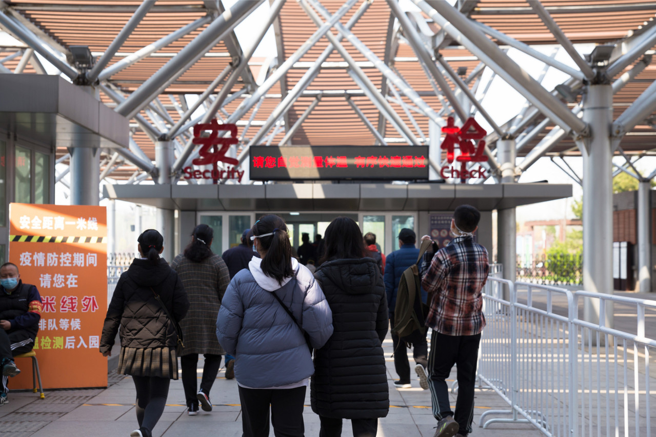 La vie reprend doucement à Pékin, mais les mesures de sécurité restent de mise par crainte d’une seconde vague. (Shutterstock)