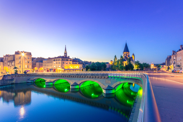 Metz, comme toutes les communes des quatre départements de Lorraine, fait l’objet d’un couvre-feu à 18h au lieu de 20h, et il faut avoir une attestation pour circuler. (Photo: Shutterstock)