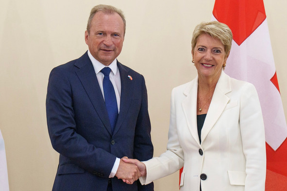 Gilles Roth, ministre des Finances, a rencontré la conseillère fédérale suisse Karin Keller-Sutter à Berne, alors que la Suisse débat actuellement de règles plus strictes en matière de fonds propres pour UBS. (Photo: ministère des Finances)