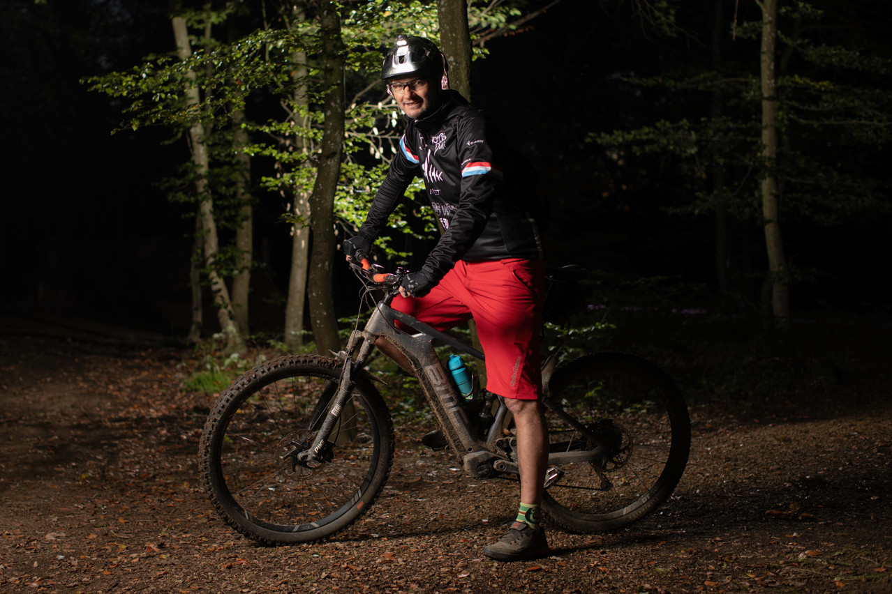 Philippe Penning, à vélo sur son chemin dans la forêt de Leudelange. (Photo: Guy Wolff/Maison Moderne)