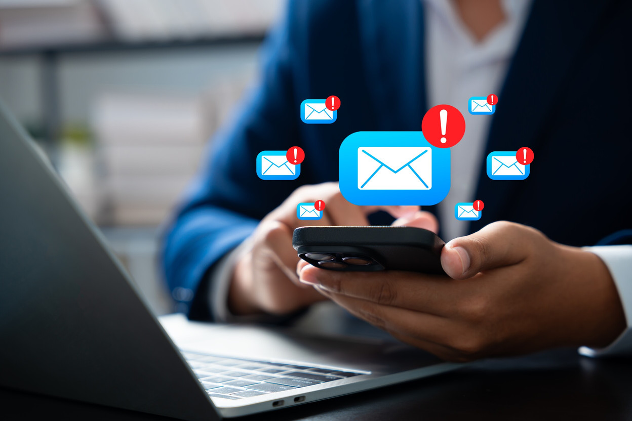 Banks never contact their customers via text message or email. If you’re unsure, don’t click on anything and report the attempt to your bank or the authorities. You should also contact your bank via its secure app. (Photo: Shutterstock)
