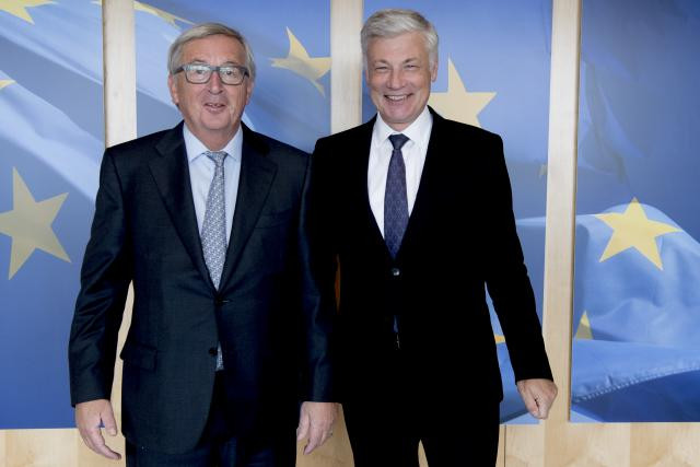 En accueillant Claude Wiseler (à droite) à Bruxelles ce mardi, Jean-Claude Juncker (à gauche) renouait un peu avec les affaires du Luxembourg. (Photo: Commission Européenne)