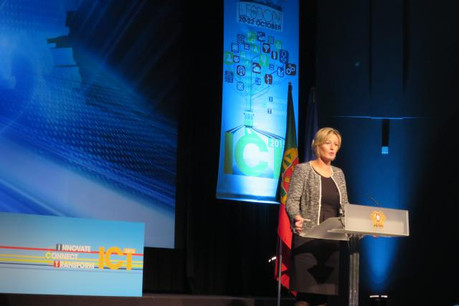 Francine Closener, lors de son allocution à Lisbonne (Photo: MECO)