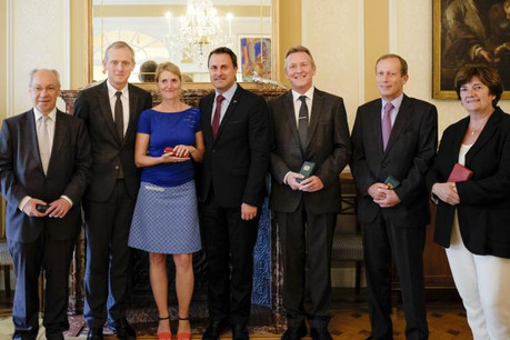 De gauche à droite: Alain Crepin, Paul Dujardin, Jeanne Brunfaut, Xavier Bettel, Erik Hermans, Vincent Delwiche et Michèle Detaille (Photo: SIP)