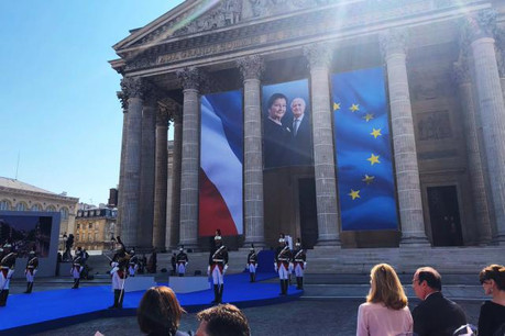Simone et Antoine Veil font leur entrée dans ce haut lieu de l’histoire de la France. (Photo: DR)