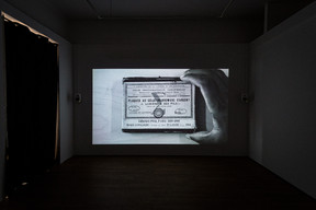 Vue de la vidéo «L’image extractive», 2021, de Daphné Le Sergent présentée au Casino Luxembourg.  (Photo: Mike Zenari) 