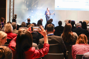 Debora Revoltella, chief economist at the European Investment Bank, presenting the the EIB Investment Report 2023/2024 during the EIB Group Forum, 8 February 2024. Photo: Marie Russillo/Maison Moderne