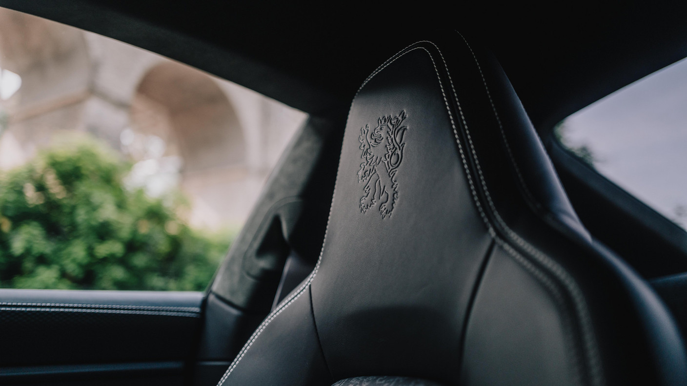 The leather has been personalised using a multi-stage roller printing process. The surface is sealed to protect it from abrasion. Photo: Porsche