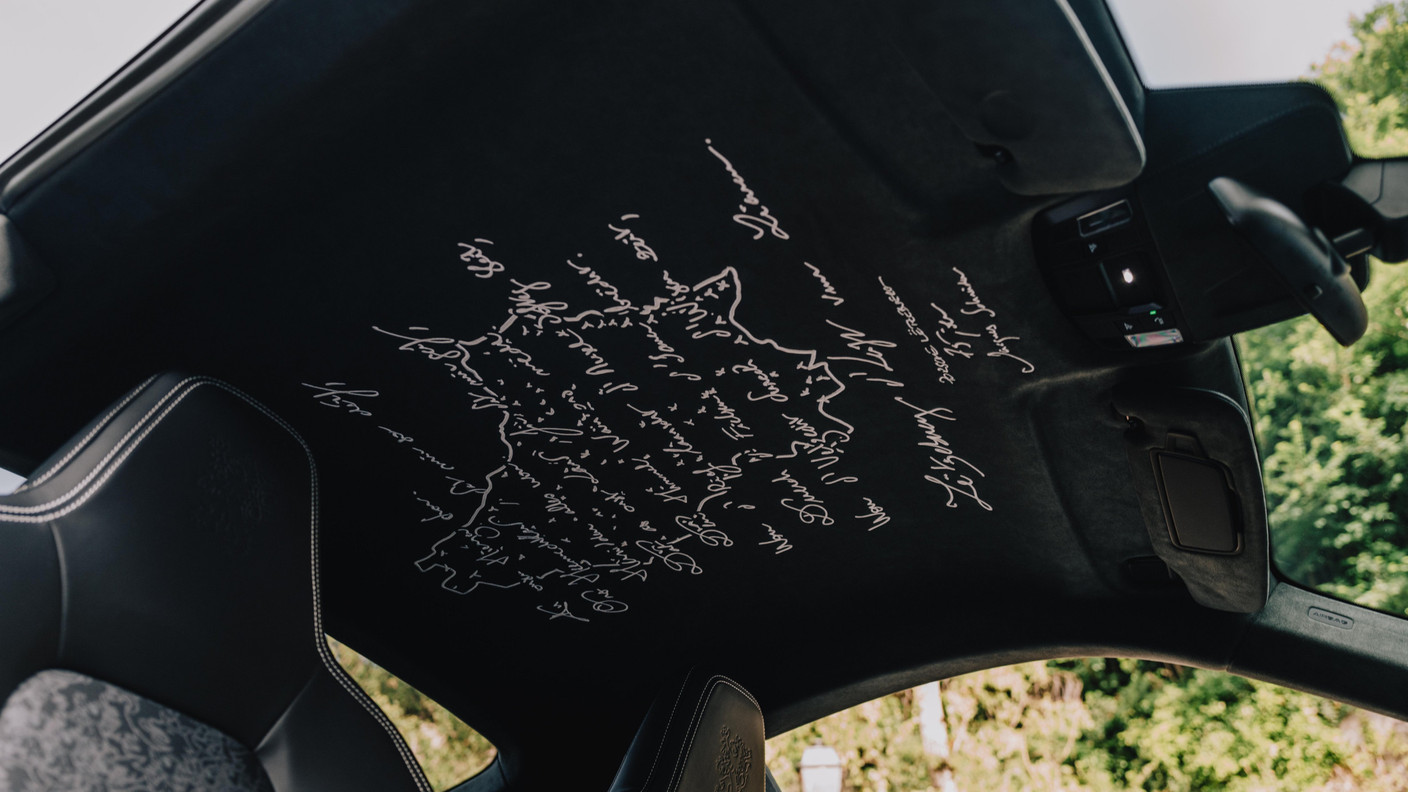 The first lines of the national anthem, written in Luxembourgish by Michel Lentz in 1859, as well as the outline of the country are embroidered on the Racetex roof lining. Photo: Porsche