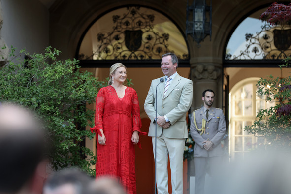 Pour leur première «Garden Party» en tant que couple régnant, le Grand-Duc Guillaume et la Grande-Duchesse Stéphanie avaient convié près de 340 invités au Château de Berg ce jeudi 25 juin. (Photo: Sophie Margue/Maison du Grand-Duc)