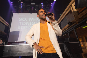 Nasir Zubairi (Luxembourg House of Financial Technology) presented the “best dressed” prize at the Delano summer party, at Melusina on 13 July 2023. Photo: Guy Wolff/Maison Moderne