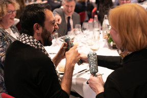 Attendees open Christmas crackers during the British Chamber of Commerce for Luxembourg’s annual Christmas luncheon, 8 December 2023. Photo: Matic Zorman / Maison Moderne