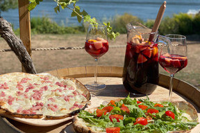 Le Tiny Bar propose aussi des tartes flambées.  (Photo: Tiny Bar)