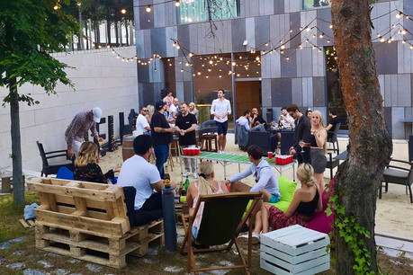 Les pieds dans le sable au Kirchberg? C’est possible avec le «beach bar» de l’hôtel Meliá! (Photo: Maison Moderne)