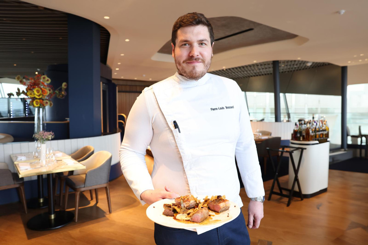 Pierre-Louis Brossard officie en tant que chef du restaurant SixSeven. Une première pour celui qui entend partager son amour pour la cuisine traditionnelle et savoureuse.  (Photo: Marie Russillo/Maison Moderne)