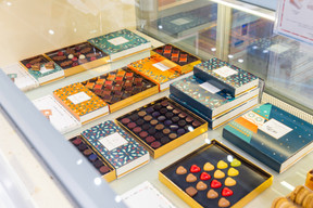 The chocolate-maker’s winter collection, as seen in the window of the Galeries Lafayette.   (Photo: Romain Gamba/Maison Moderne) 