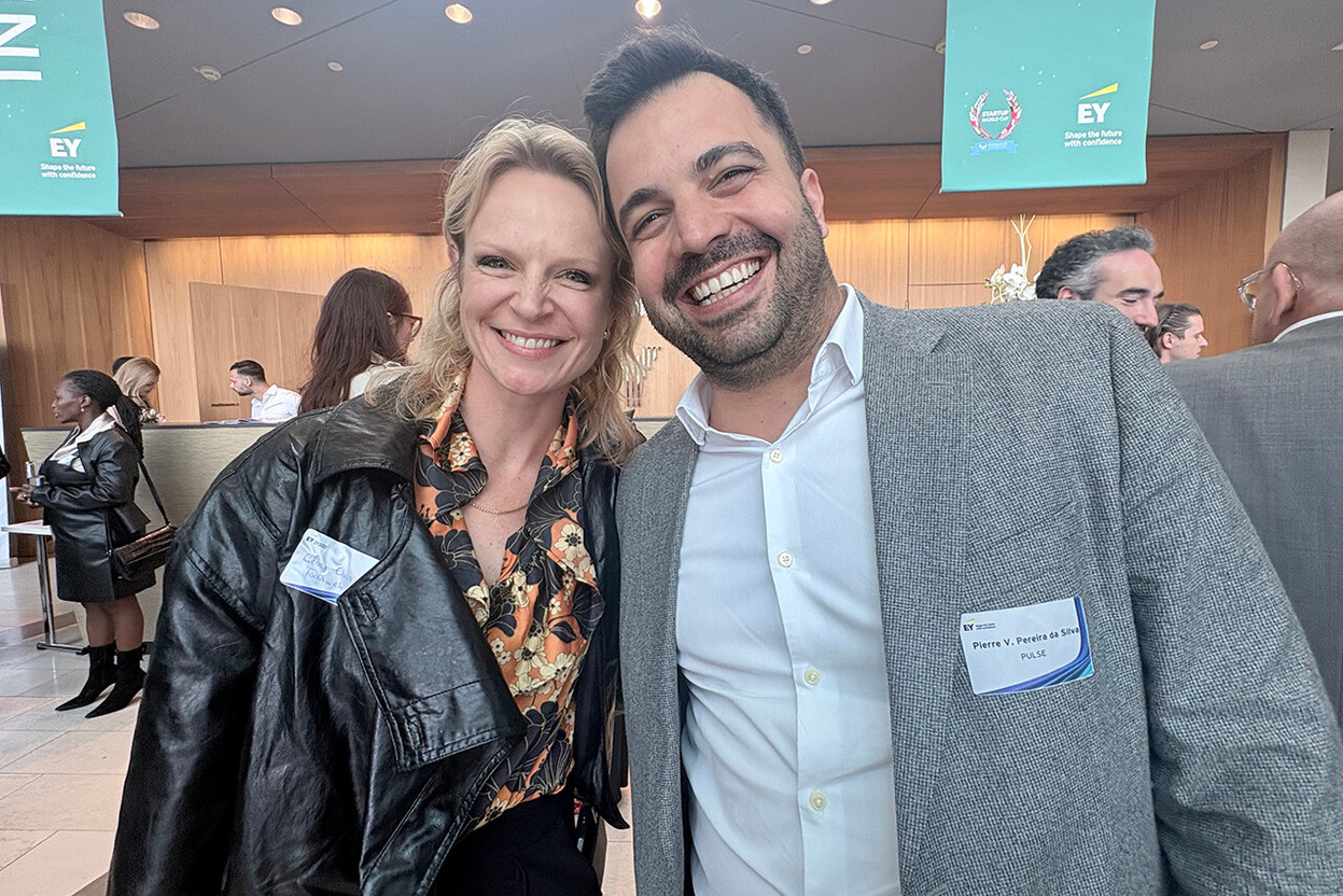 All smiles, Genna Elvin and Pierre V. Pereira da Silva confirmed on Thursday evening at EY, during the Luxembourg final of the Startup World Cup, that a change of presidency is expected to take place on 8 July. (Photo: Paperjam)