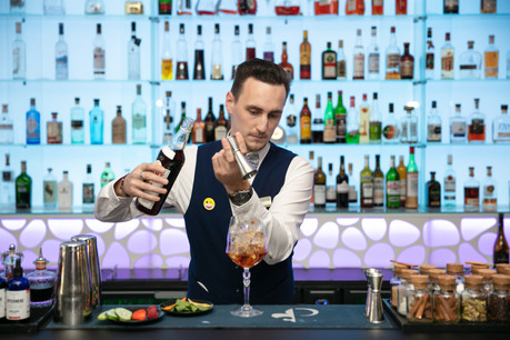 Gourmandise et fraîcheur: une combinaison parfaite pour un cocktail d’été aussi chic que pétillant. Voilà la promesse du «British Pimm’s Cup» de Nathan Boutet au Piano Bar (hôtel Le Royal). (Photo: Romain Gamba/Maison Moderne)