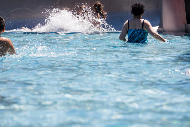 Plusieurs piscines sont ouvertes. Mais les conditions d’accès peuvent grandement varier de l’une à l’autre. (Photo: Caroline Martin/Archives)