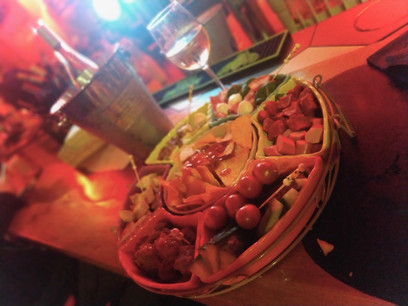 Tapas, pisco et afterworkers: le trio gagnant du lundi soir au Llama. (Photo: Renzo Bellanima )