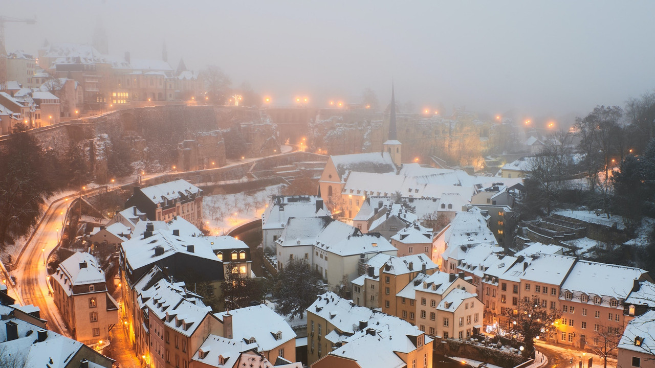 Residents are generally responsible for clearing snow from the pavement in front of their building. Photo: Johny Goerend/Unsplash