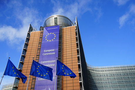 La Commission pourrait se rendre sur les marchés dès la deuxième quinzaine de juillet, et les premiers fonds être déboursés en juillet. (Photo: Shutterstock)