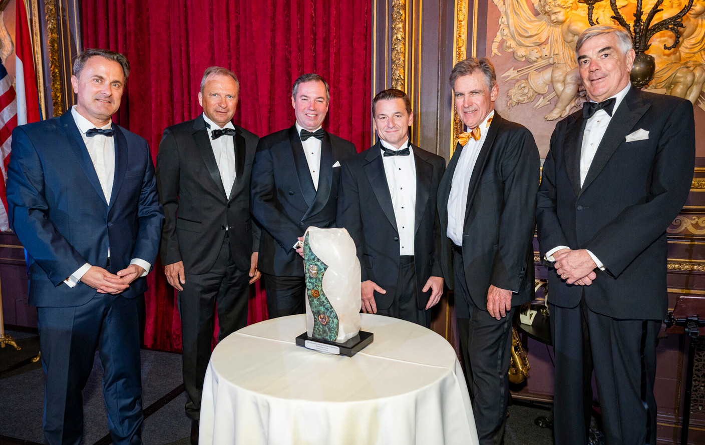 Xavier Bettel, Minister of Foreign Trade; Gilles Roth, Minister of Finance; HRH Grand Duke Guillaume; Ed Morgan; Michel Franck; and Claude Kremer. (Photo: LACC)