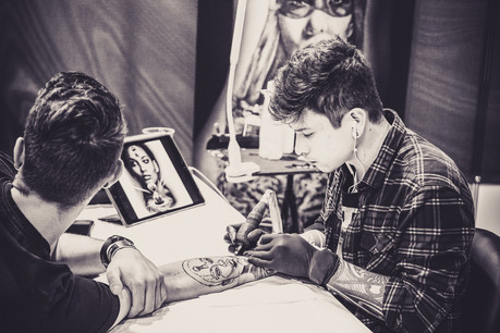 En plus de découvrir toutes les facettes de l’art du tatouage, les visiteurs pourront aussi passer sous l’aiguille lors de cette neuvième édition de l’International Tattoo Convention, ce week-end à Luxexpo The Box. (Photo: Faton Agolli)