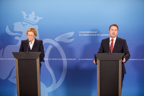 Xavier Bettel (à d.) a rendez-vous jeudi prochain pour recevoir sa première dose de vaccin AstraZeneca. (Photo: Romain Gamba/Maison Moderne/Archives)