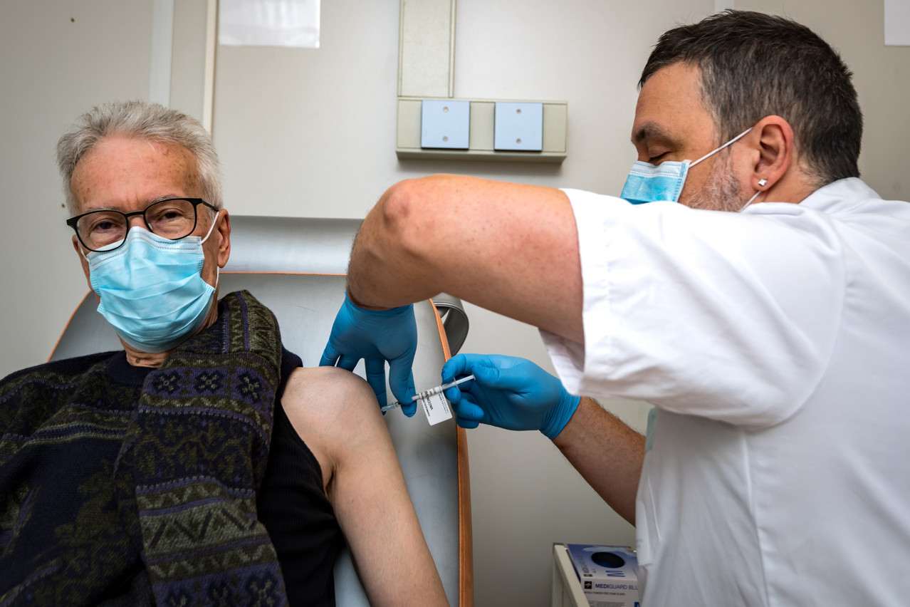 Une nouvelle dose de vaccin pourra être injectée après six mois au personnel de santé. (Photo: Nader Ghavami/archives)