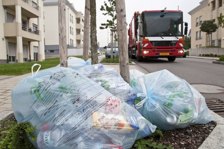 Les sacs bleus de Valorlux sont toujours collectés dans les différentes communes luxembourgeoises. Mais cela ne suffit pas à alimenter l’économie circulaire, selon Hein Déchets. (Photo: Valorlux)