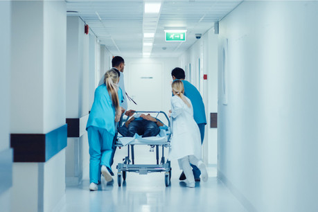 Pour gérer à la fois les patients Covid et hors Covid en cas de deuxième vague, «plusieurs dizaines de personnes» devraient être recrutées en tant que personnel médico-soignant «pour être prêtes dans les jours et les semaines qui viennent» au sein des hôpitaux, selon le président de la FHL, Paul Junck. (Photo: Shutterstock)
