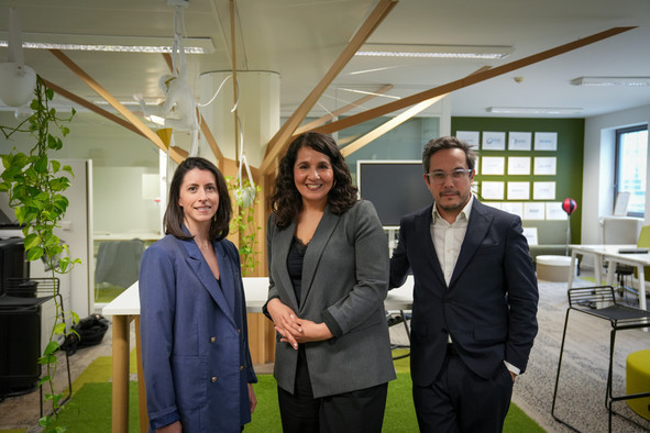 Émilie Béchet prend les rênes en tant que CEO, tandis que Nadia Mokadem, responsable RH chez Indosuez Wealth Management Luxembourg, et Éric Calvet Nguyen, chief information officer de Cali Europe, sont nommés membres du conseil d’administration du Village by CA Luxembourg. (Photo: Village by CA Luxembourg)