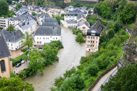 Dans le Grund, l’Alzette est sortie de son lit pour envahir trottoirs, rues et parkings. (Photo: Matic Zorman/Maison Moderne)