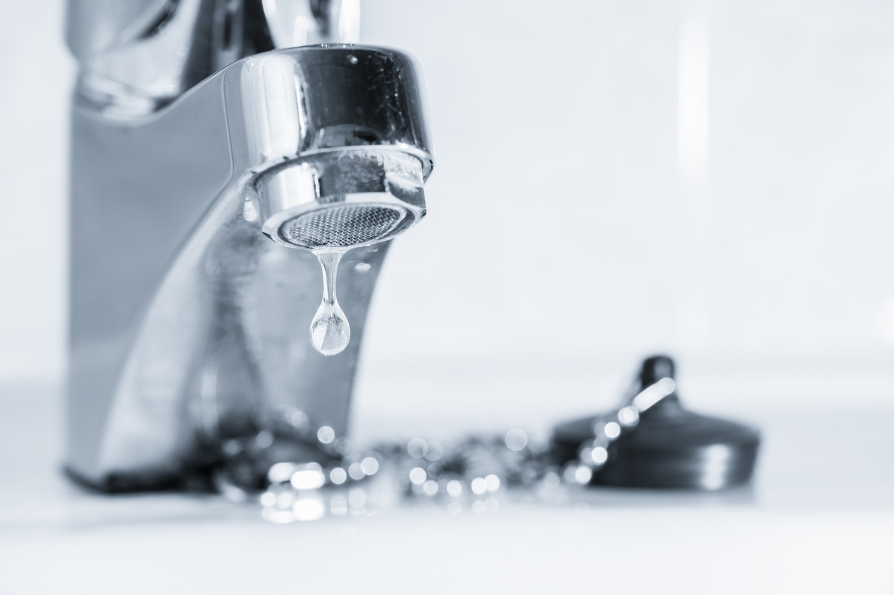 Un robinet qui fuit peut perdre jusqu’à 100 litres d’eau par jour. Soit 150 à 200 euros par an. Pour une chasse d’eau bloquée, le montant est environ quatre fois plus élevé. (Photo: Shutterstock)