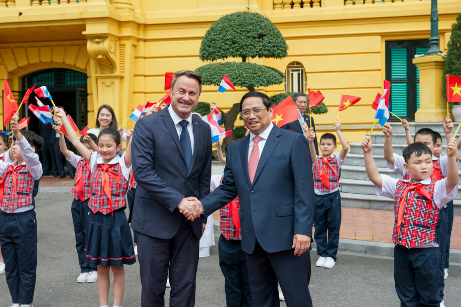 Prime minister Xavier Bettel with Vietnam’s Pham Minh Chính at the presidential palace in Hanoi, 4 May 2023. Photo: SIP / Jean-Christophe Verhaegen