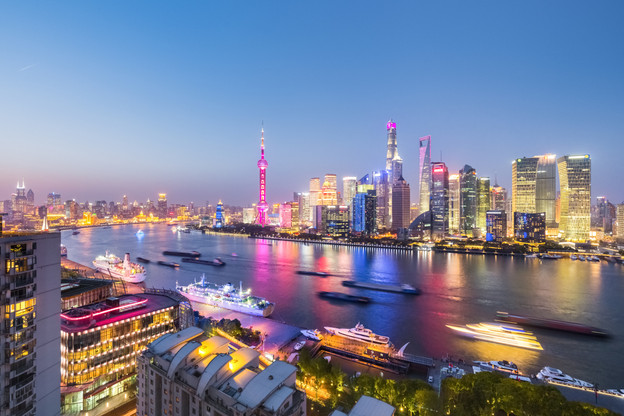 Le port de Shanghai tourne désormais au ralenti, laissant planer un risque de nouvelles ruptures dans les chaînes d’approvisionnement mondiales. (Photo: Shutterstock)